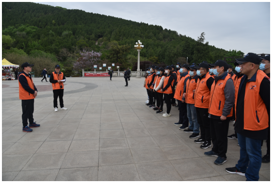 勇做新时代显通“挑山工”登山团建活动圆满结束