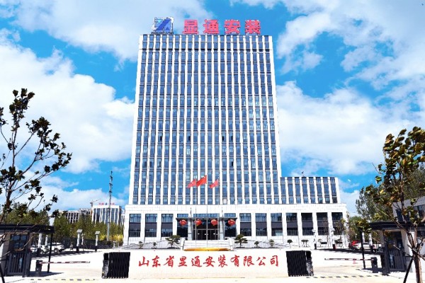 司园春景盛，奋进正当时
